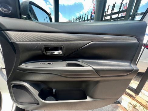 Used 2020 Mitsubishi Outlander SEL image 41