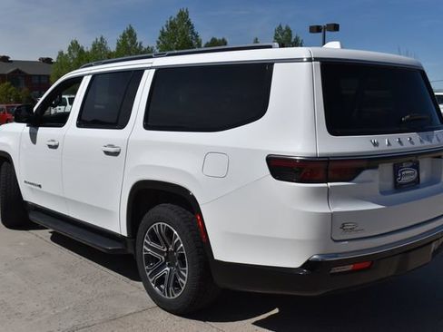 Used 2023 Jeep Wagoneer L Series II AWD/4WD image 7
