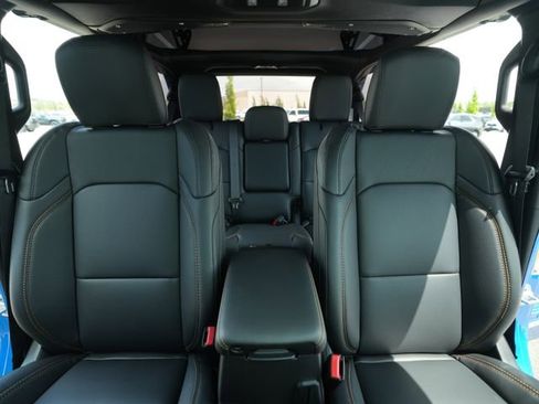 New 2026 Jeep Wrangler Unlimited Sahara AWD/4WD image 32