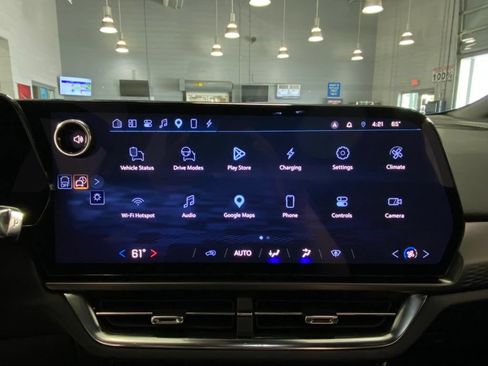 Used 2025 Chevrolet Equinox EV LT FWD image 21