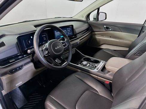 Used 2025 Kia Carnival SX FWD image 11