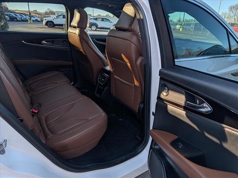 Certified 2022 Lincoln Nautilus Reserve w/ Luxury Package image 17