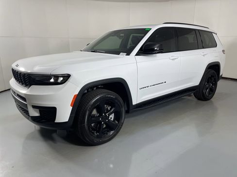 New 2025 Jeep Grand Cherokee L Altitude image 4