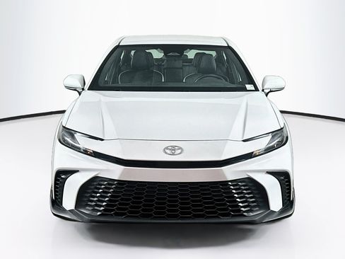 Used 2025 Toyota Camry SE FWD image 2