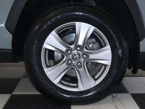 Used 2022 Toyota RAV4 XLE image 32