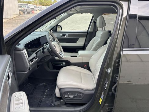 Used 2025 Hyundai Santa Fe Calligraphy AWD/4WD image 4