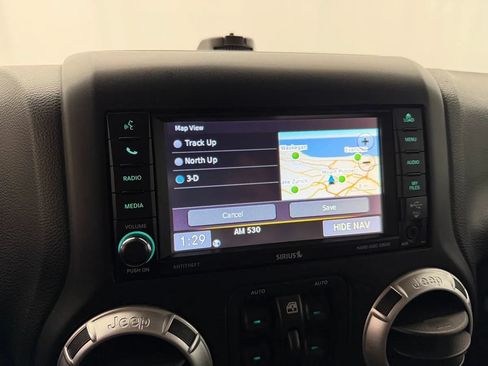 Used 2015 Jeep Wrangler Unlimited Rubicon w/ Connectivity Group AWD/4WD image 15