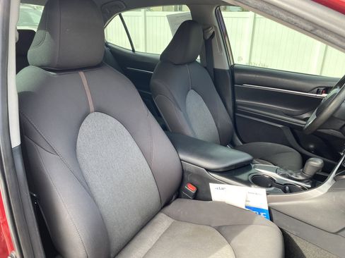 Used 2019 Toyota Camry LE image 21