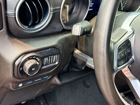 Used 2022 Jeep Wrangler Unlimited Sahara AWD/4WD image 11