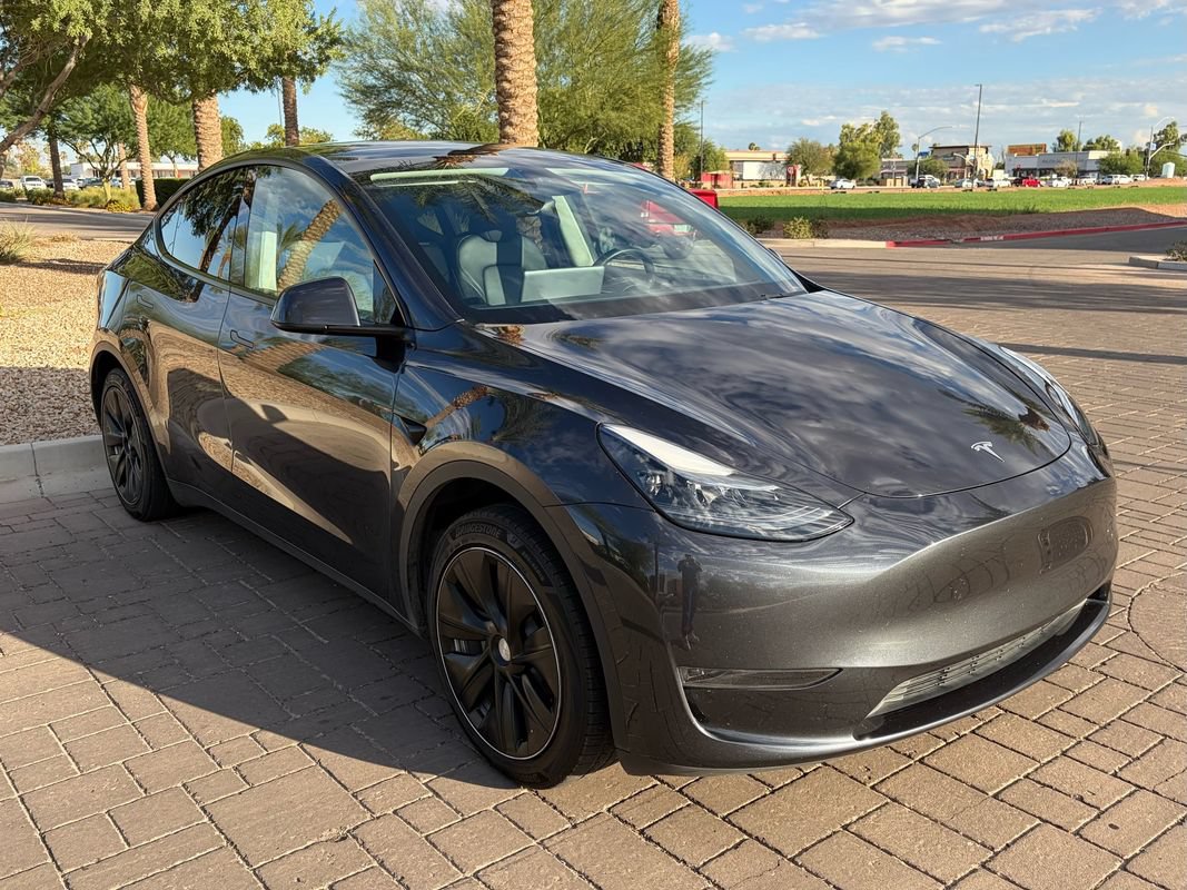 Used 2024 Tesla Model Y Long Range RWD image 1