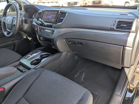 Used 2023 Honda Ridgeline Sport image 9