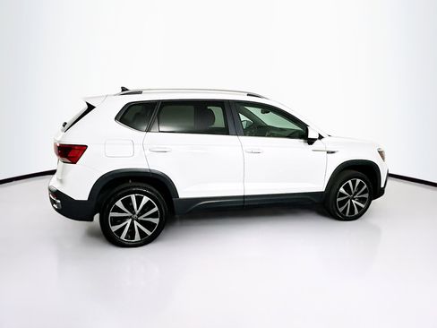 Used 2024 Volkswagen Taos SE image 10
