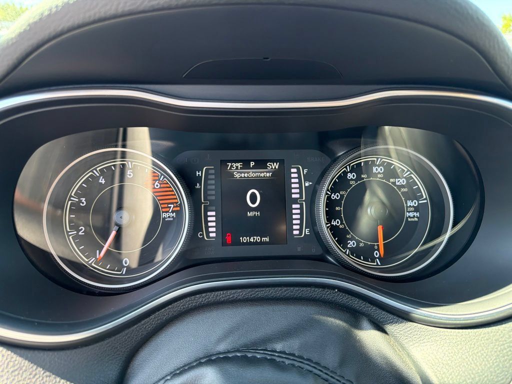 Used 2019 Jeep Cherokee Latitude Plus w/ Cold Weather Group AWD/4WD image 19
