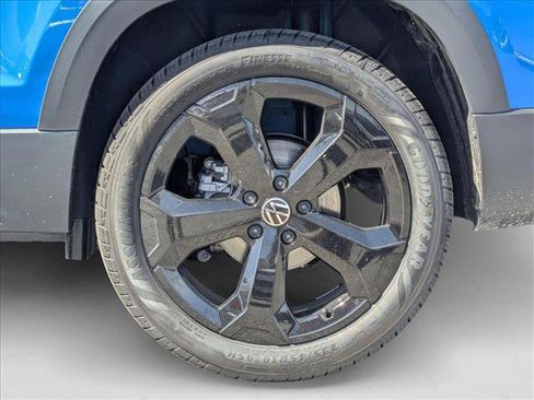 New 2025 Volkswagen Taos SE AWD/4WD image 10