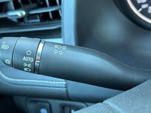 Used 2023 GMC Acadia SLE FWD image 39