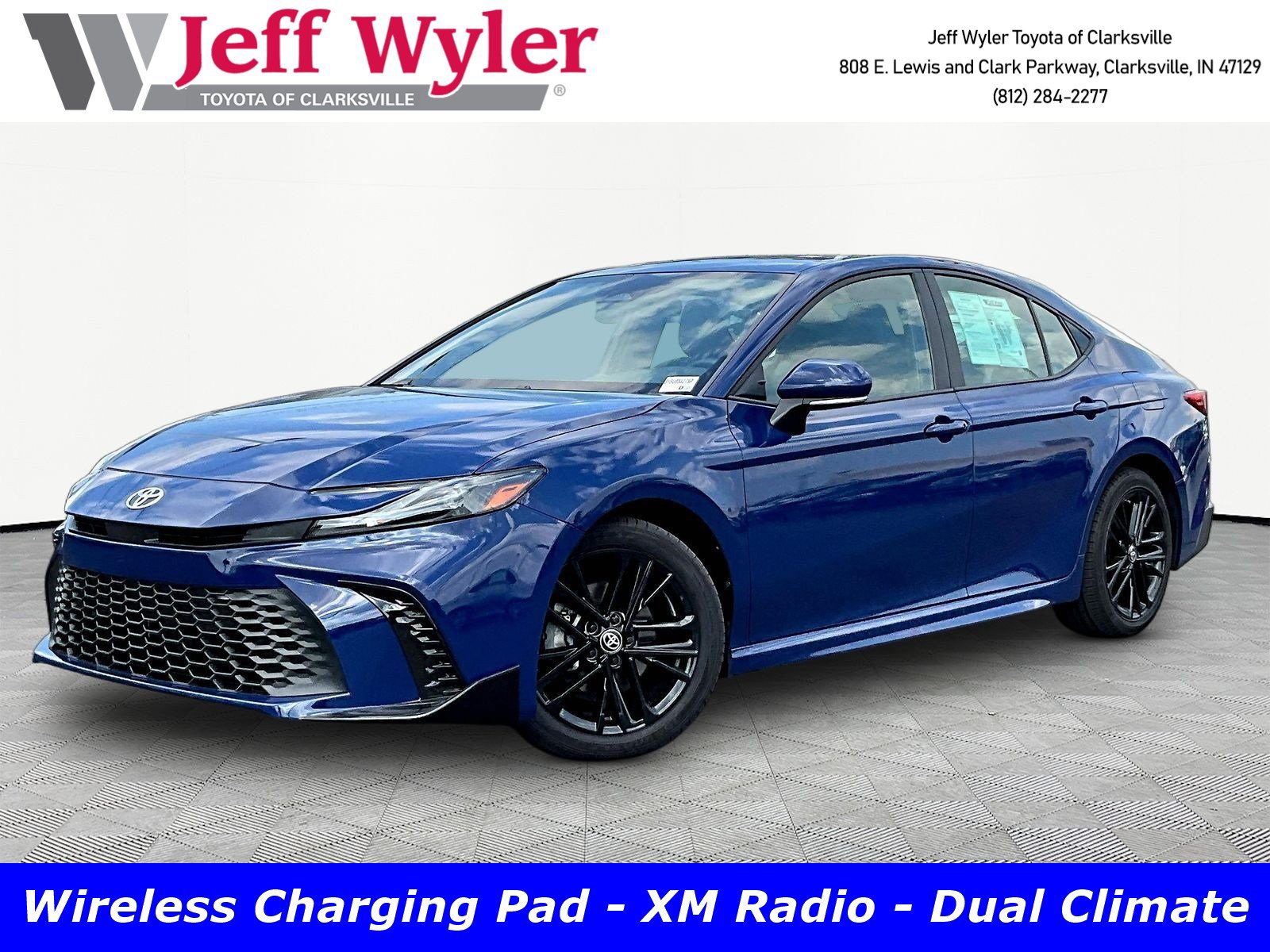 Used 2025 Toyota Camry SE FWD image 1