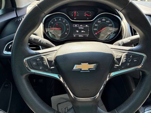 Used 2018 Chevrolet Cruze LT w/ Convenience Package FWD image 28
