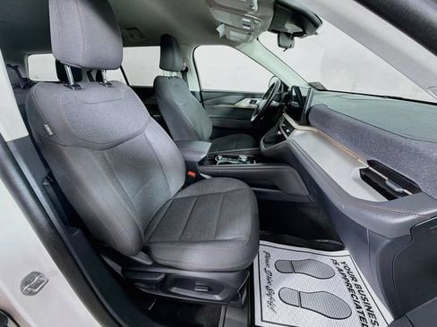 Used 2025 Ford Explorer Active AWD/4WD image 31