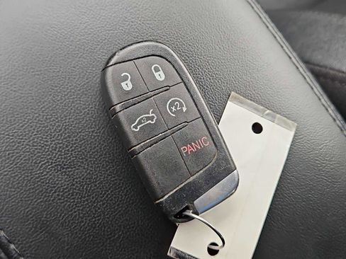 Used 2022 Jeep Grand Cherokee Limited image 35