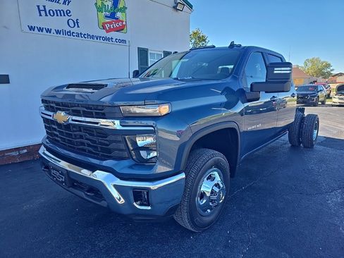 New 2026 Chevrolet Silverado 3500 LT w/ Convenience Package image 3