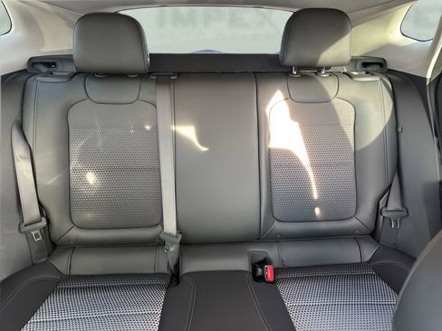 Used 2025 Chevrolet Trax LT w/ LT Convenience Package image 10