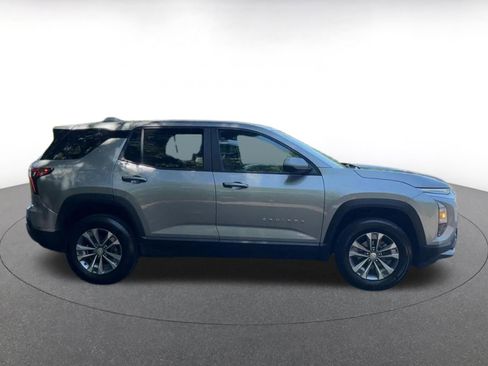 Used 2025 Chevrolet Equinox LT FWD image 16
