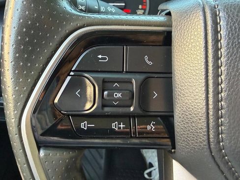 Used 2022 Toyota Tundra SR5 w/ SR5 Convenience Package AWD/4WD image 16