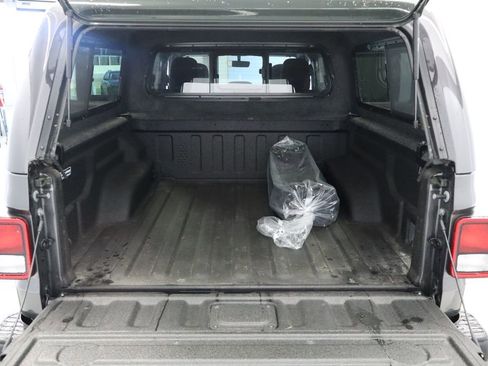 Used 2023 Jeep Gladiator Rubicon w/ Cold Weather Group AWD/4WD image 19