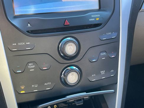 Used 2013 Ford Explorer XLT image 41