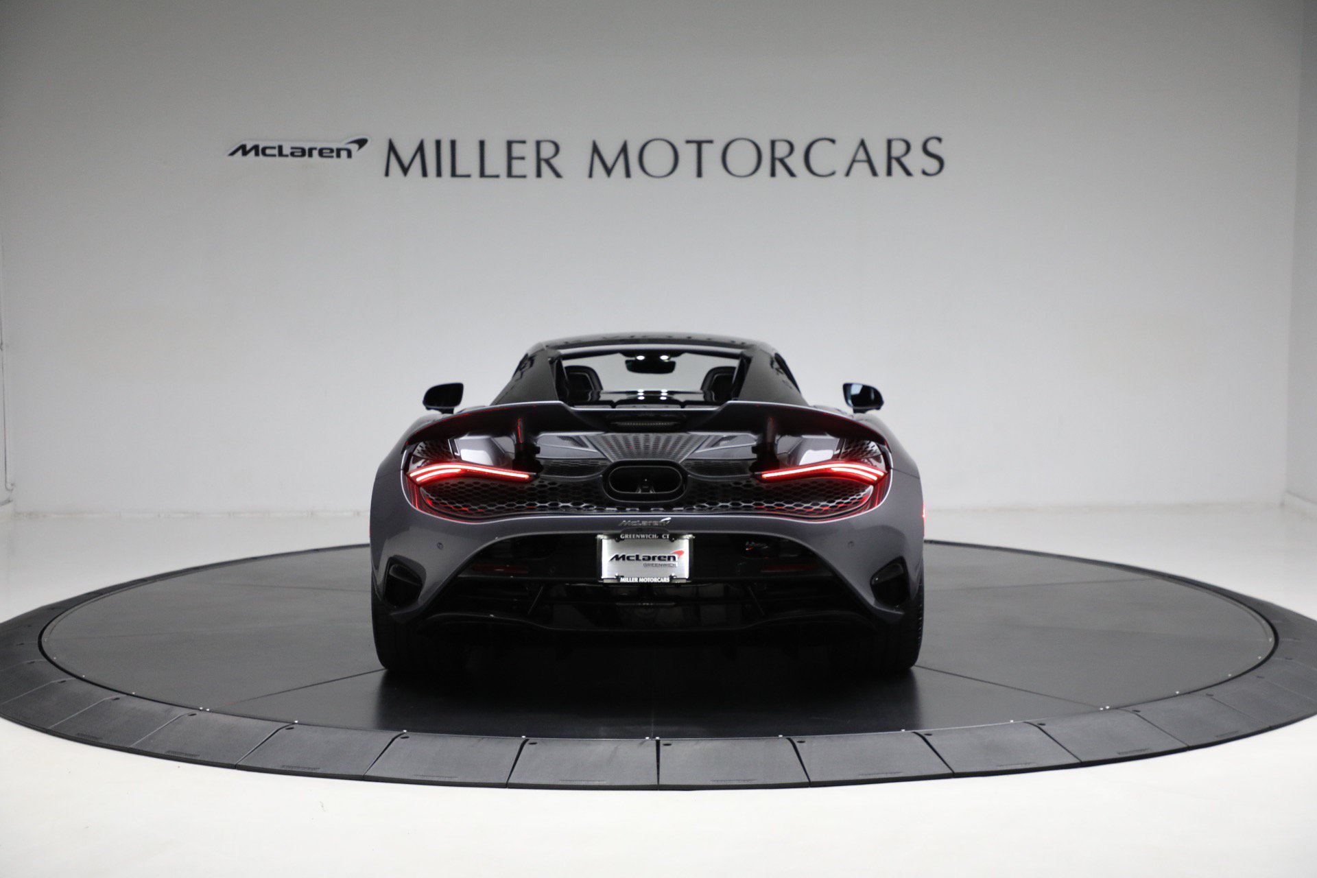 Used 2024 McLaren 750S Spider RWD image 16