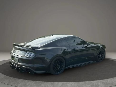 Used 2019 Ford Mustang GT Premium w/ GT Performance Package RWD image 5