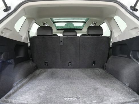 Used 2022 Volkswagen Tiguan SE AWD/4WD image 28