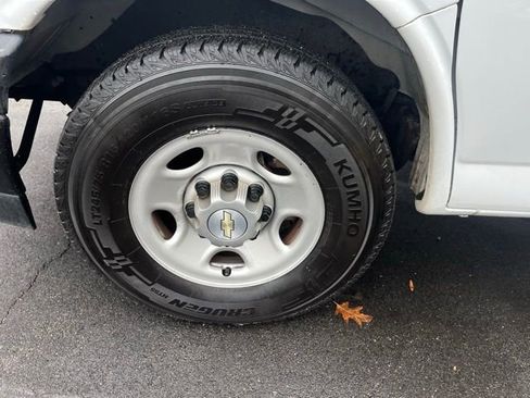 Used 2021 Chevrolet Express 2500 image 23