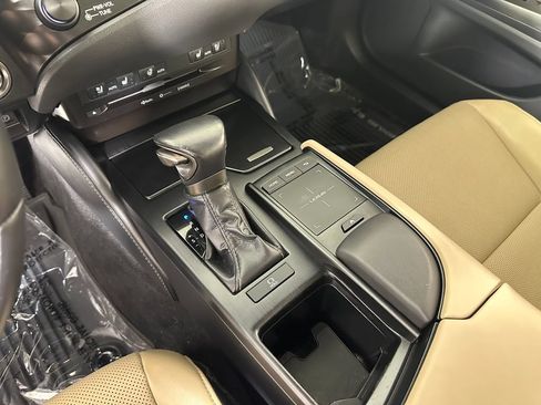 Used 2019 Lexus ES 350 w/ Premium Package FWD image 36
