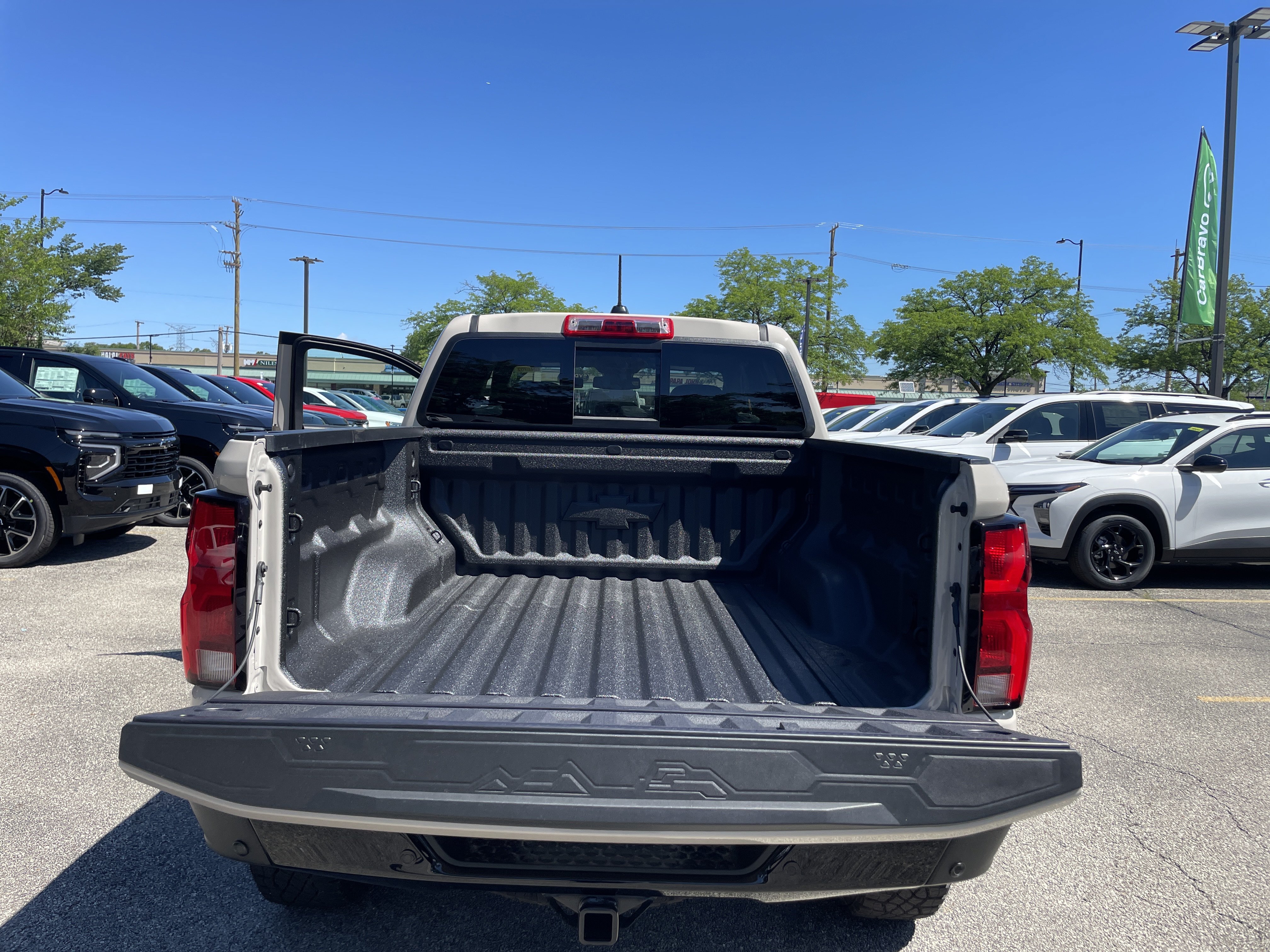 New 2026 Chevrolet Colorado ZR2 w/ Technology Package AWD/4WD image 10