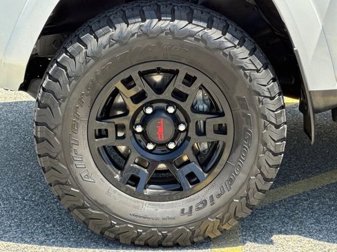Used 2022 Toyota 4Runner SR5 Premium w/ Moonroof Package RWD image 26