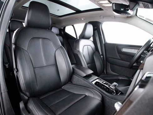 Certified 2025 Volvo XC40 B5 Plus image 22