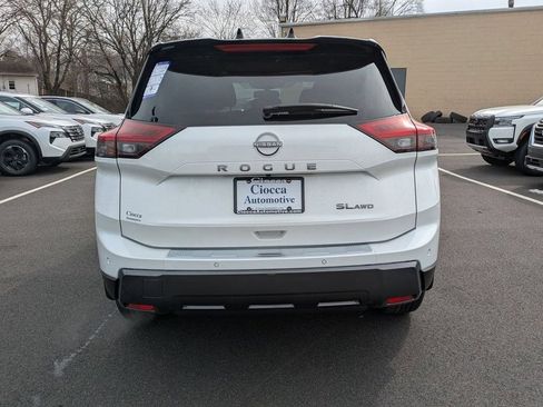 New 2025 Nissan Rogue SL w/ Tech Package AWD/4WD image 24