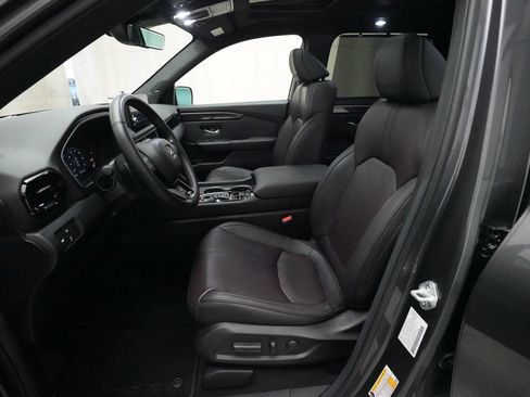 Used 2025 Honda Pilot Black Edition image 7