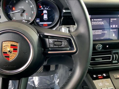 Used 2022 Porsche Macan AWD/4WD image 25