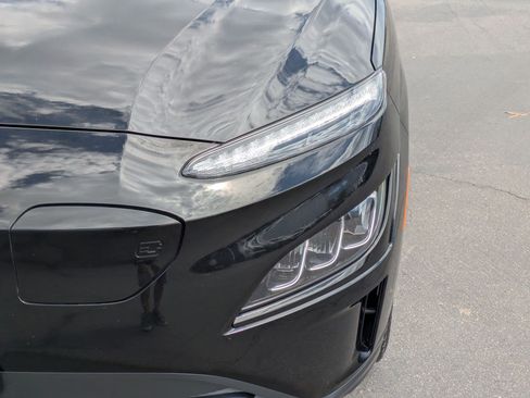 Used 2023 Hyundai Kona Limited FWD image 12