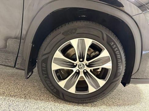 Used 2021 Toyota Highlander XLE AWD/4WD image 33