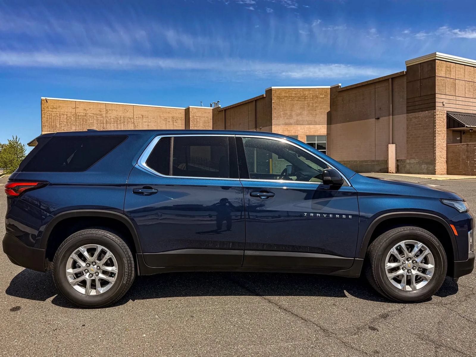 Used 2022 Chevrolet Traverse LS FWD image 8