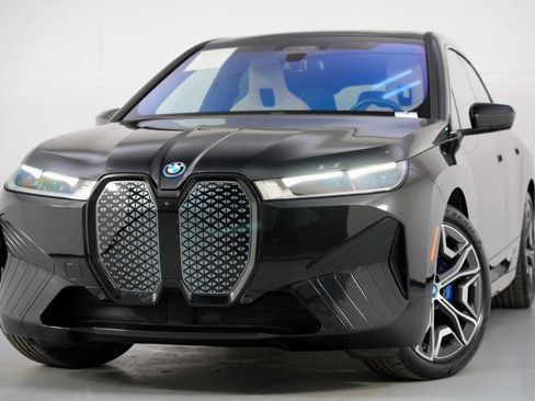 Used 2022 BMW iX xDrive50 w/ Premium Package image 3