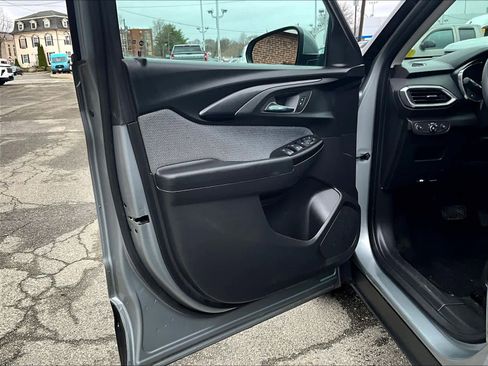 Used 2023 Chevrolet TrailBlazer LT w/ Convenience Package image 9