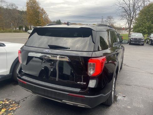 Used 2022 Ford Explorer XLT w/ Equipment Group 202A image 2