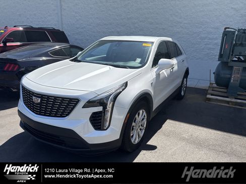 Used 2019 Cadillac XT4 Luxury FWD image 1
