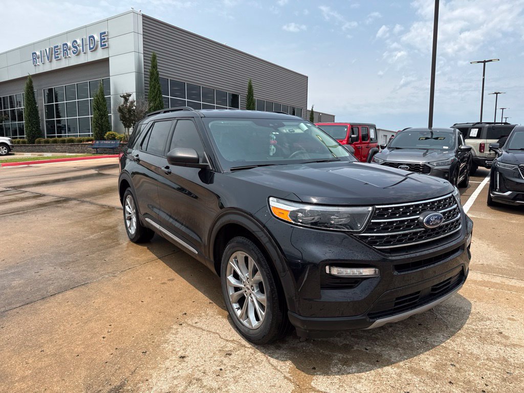 Used 2024 Ford Explorer XLT w/ Equipment Group 202A AWD/4WD image 2