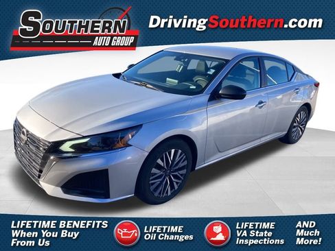 Used 2024 Nissan Altima 2.5 SV image 1