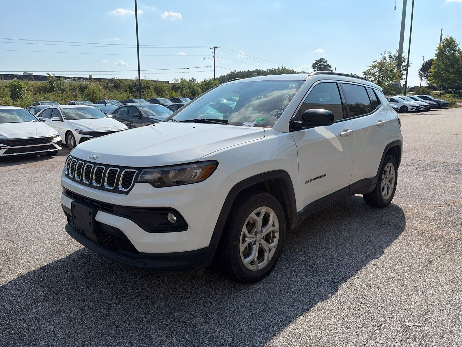 Used 2024 Jeep Compass Latitude AWD/4WD image 2